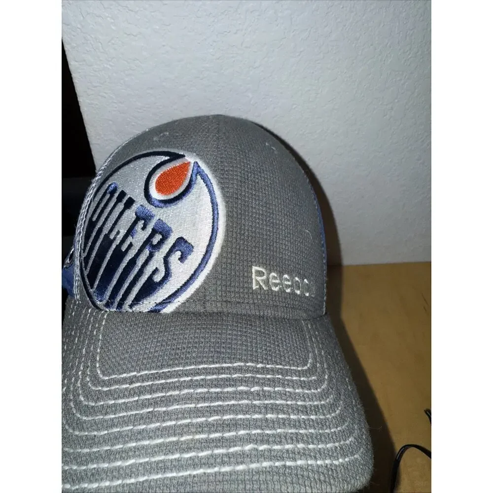 Vintage Edmonton Oilers REEBOK Center Ice Hat Cap! EMBROIDERED! S/M Flex - Picture 2 of 6